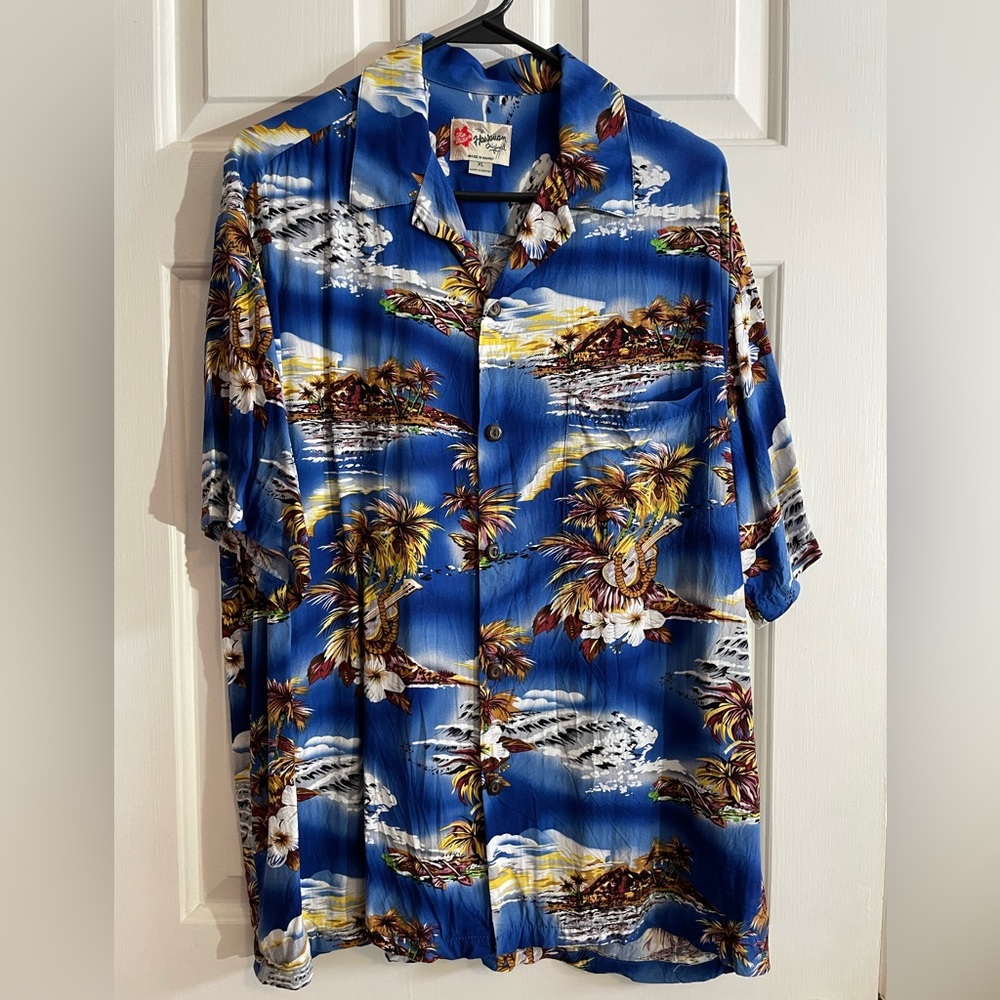 Men’s X Large (XL) Hilo Hattie original floral Hawaiian shirt